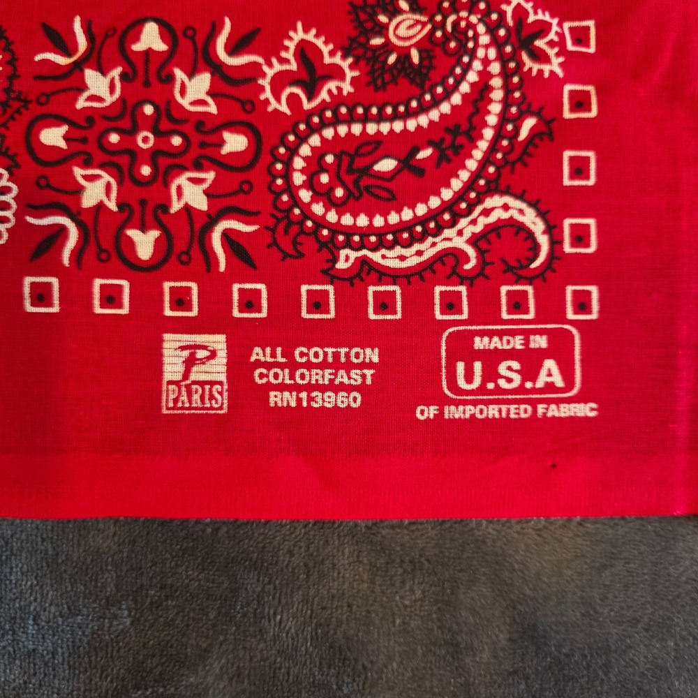 Vintage Golden Nugget Las Vegas Bandana Red Paisley Cotton Paris RN13960 USA - Picture 2 of 4
